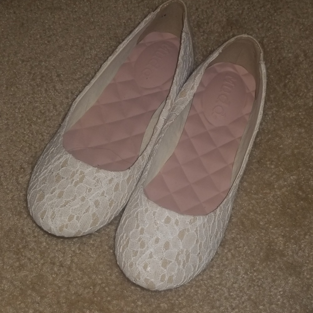 Lace flats